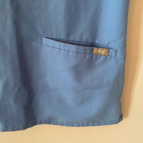 FIGS Women's size XS Casma Scrub Top Ceil Blue - Picture 4 of 9